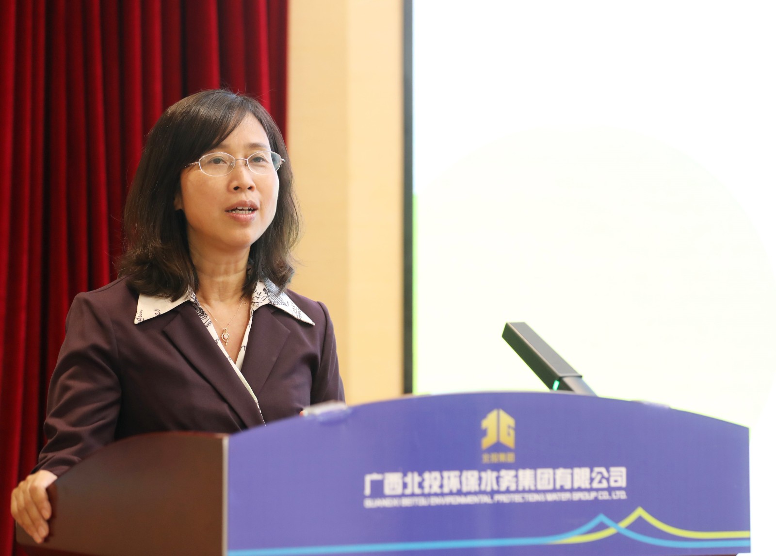 圖2.覃麗梅同志為決賽致辭